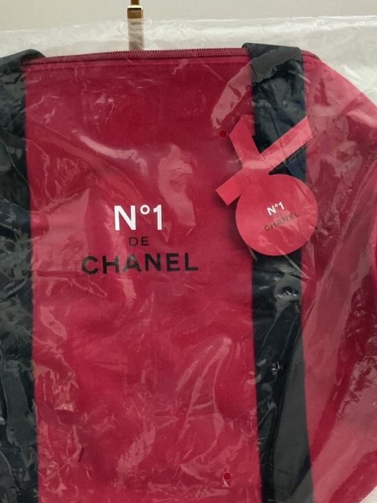 GWP Chanel Beaute No 5 RED DUFFLE - Picture 1 of 2